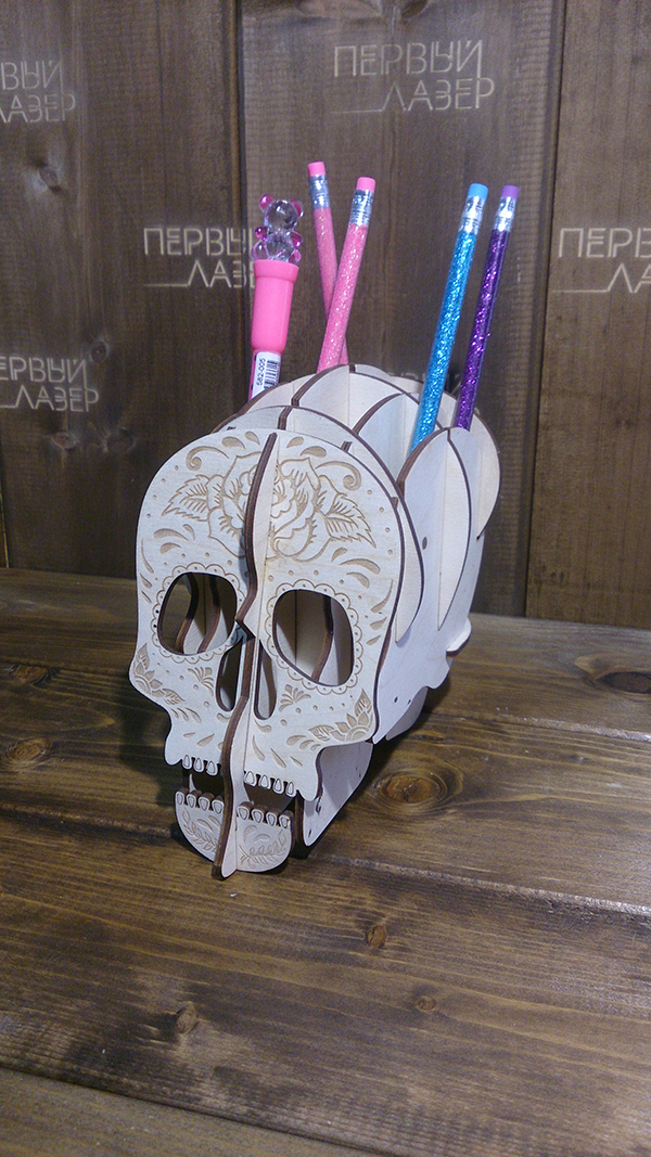 Череп (пенал)